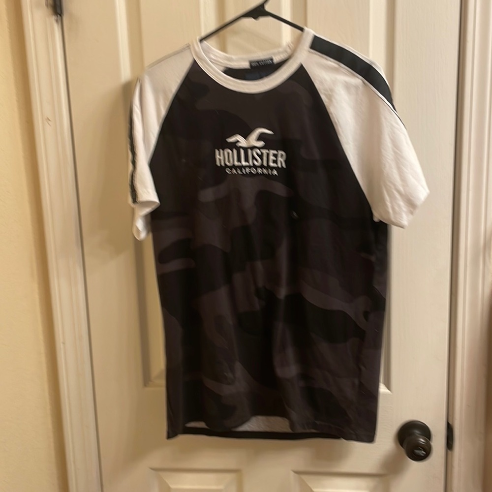 Hollister Camo Tee shirt brand new!